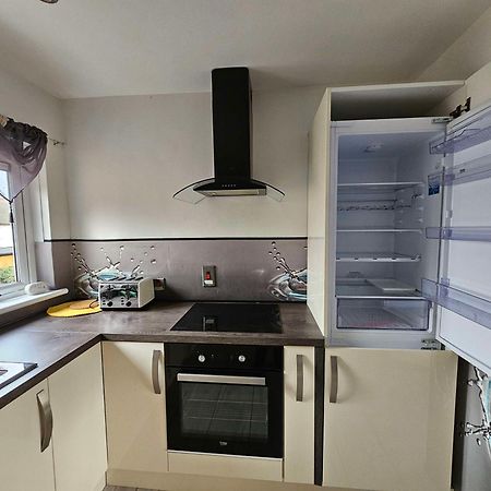 Modern Urban Haven: Stylish Getaway Apartment Lisburn Exterior photo